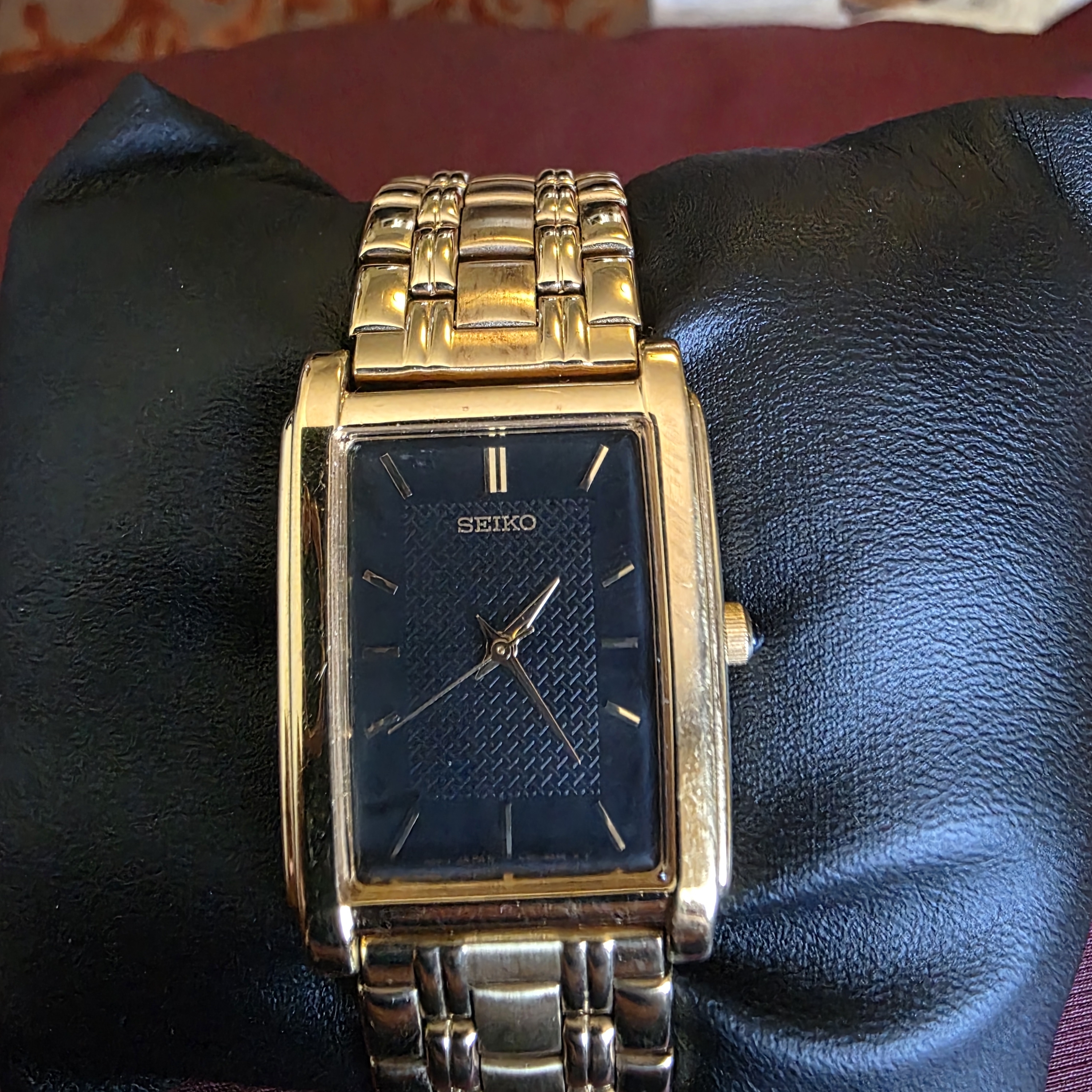 Seiko Gold Tone Mens Watch With Black Dial Seiko Gold Tone Mens Watch With Black Dial